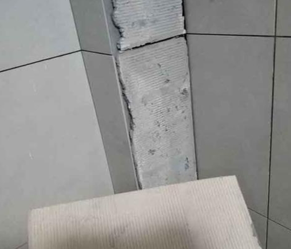五莲瓷砖空鼓维修公司分享下厨房瓷砖脱落的补救措施。